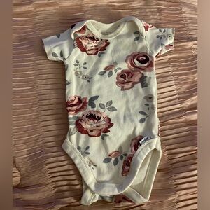 Modern Moments by Gerber made with Organic cotton 0/3 months